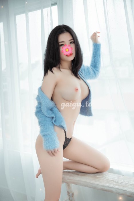 Hạ Vy - Em hàng xinh , ngon ngọt , vú to , thân hình đầy đặn , làm tình phê tới óc