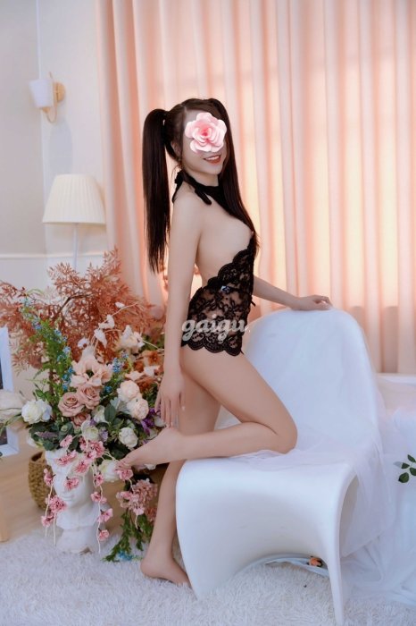 Huyền My - sevice đầy đủ bài bản , nhận cả some một nữ 2 nam luôn , chân dài đến nách