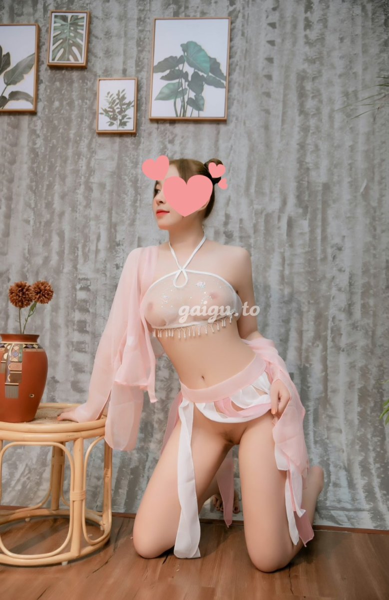 Kim Oanh - Bé non hàng xinh dáng đẹp, chiều khách hết ý