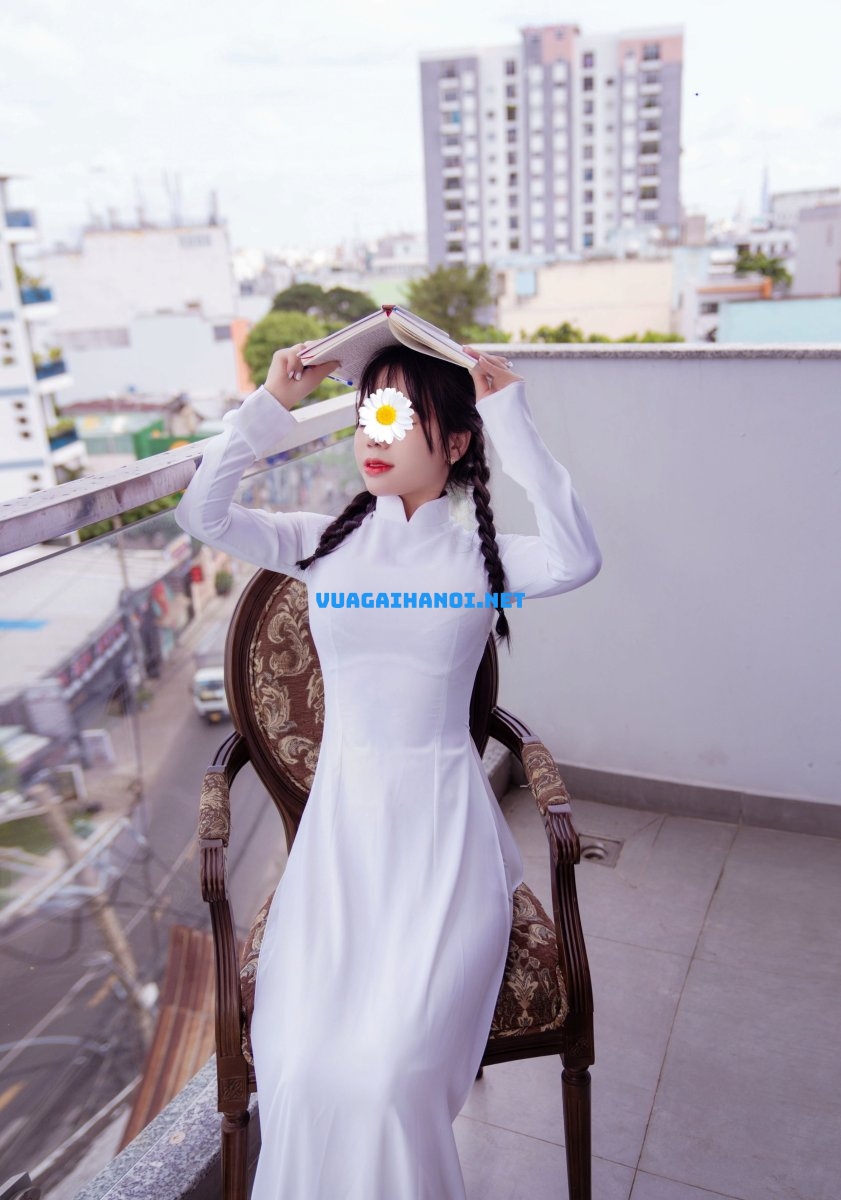 Yến Vy - Nàng thơ trong mộng, mặt xinh bướm hồng