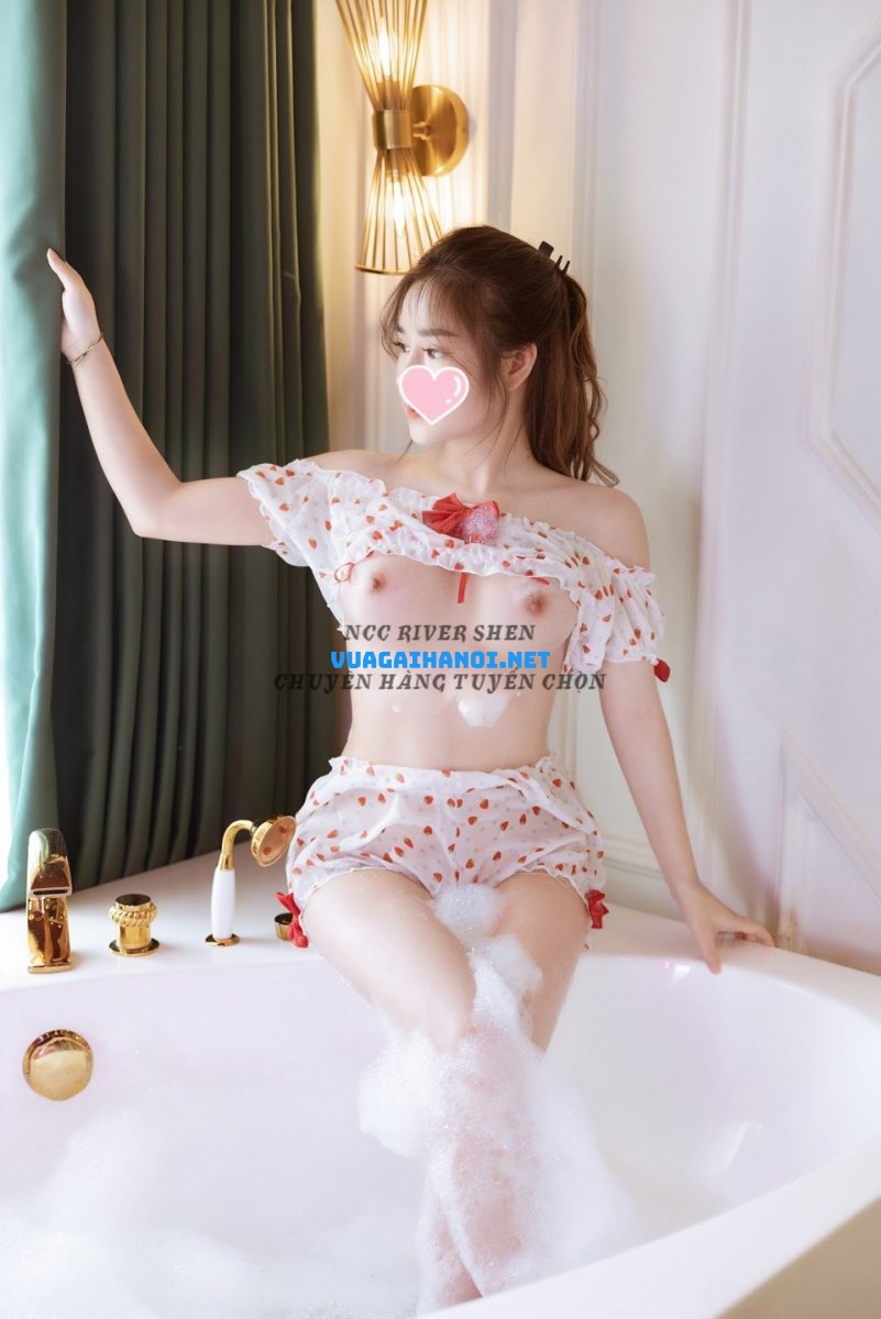 (NHỔN – VĂN TIẾN DŨNG) LAN NHI - GÁI MỚI LỚN, MẶT XINH, DA TRẮNG, MÁ NÚM, CƯỜI DUYÊN