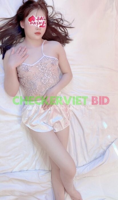 Phương Trinh - Em hàng non tơ , da trắng , dáng cao , tròn 18 tuổi