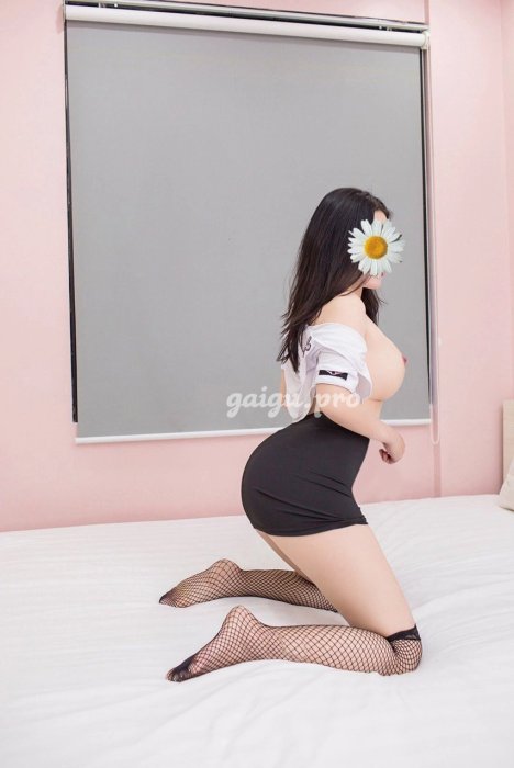 Lan Chi - Body căng mọng, 3 vòng siêu khủng
